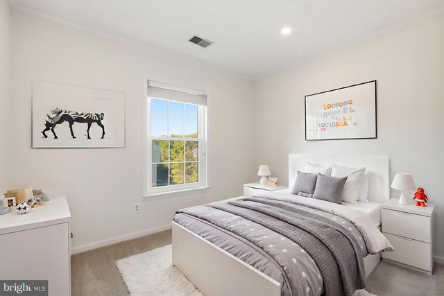 1 DIAMOND HILL CT, Germantown, MD 20874
