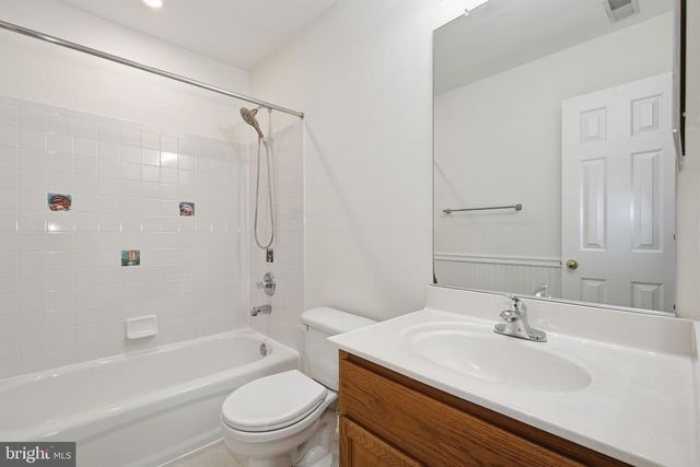 1 DIAMOND HILL CT, Germantown, MD 20874