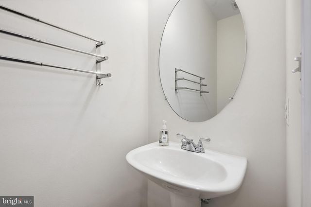 1 DIAMOND HILL CT, Germantown, MD 20874