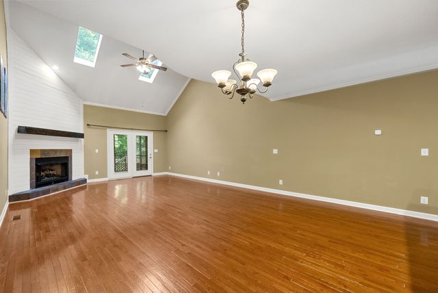 123 Rose Dr, Dover, TN 37058