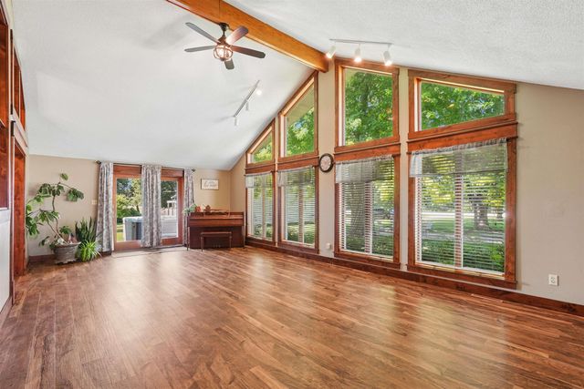 2317 S Frederick Avenue, Oelwein, IA 50662