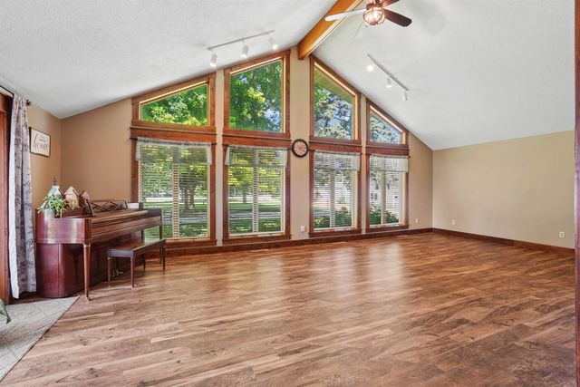2317 S Frederick Avenue, Oelwein, IA 50662