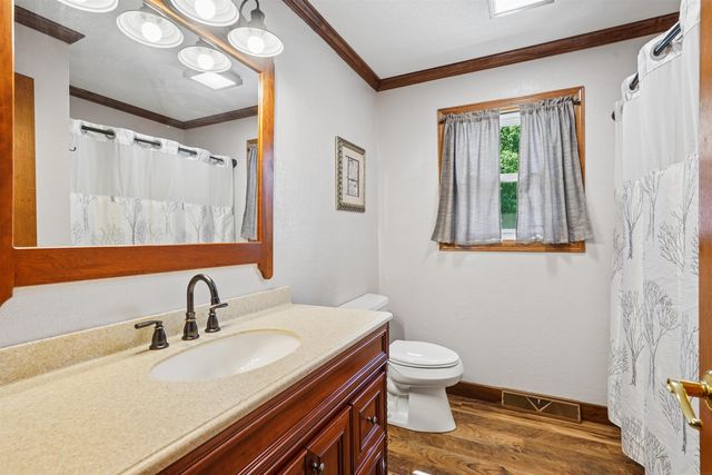 2317 S Frederick Avenue, Oelwein, IA 50662