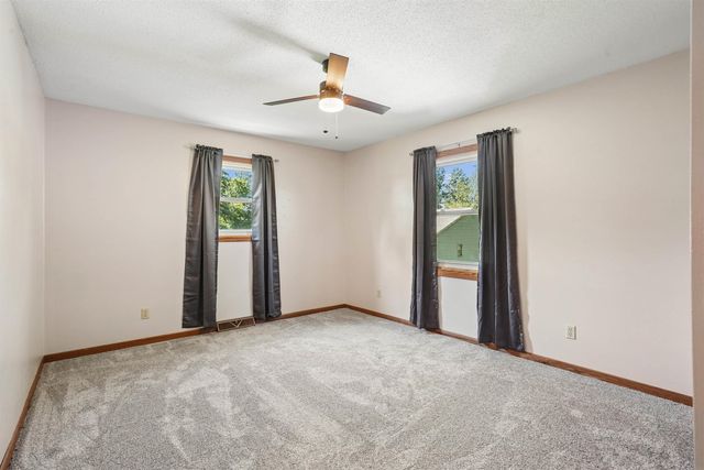 2317 S Frederick Avenue, Oelwein, IA 50662