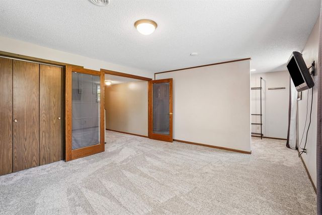 2317 S Frederick Avenue, Oelwein, IA 50662