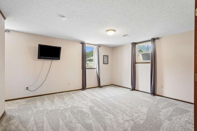 2317 S Frederick Avenue, Oelwein, IA 50662
