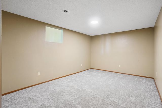 2317 S Frederick Avenue, Oelwein, IA 50662