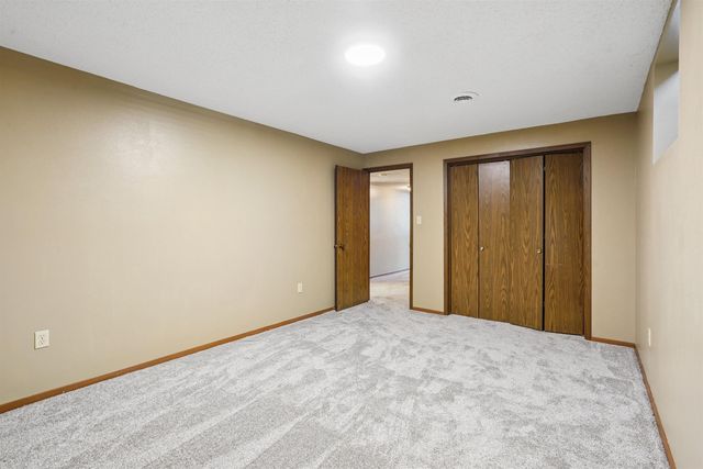 2317 S Frederick Avenue, Oelwein, IA 50662