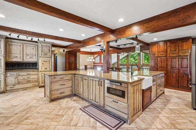 2317 S Frederick Avenue, Oelwein, IA 50662