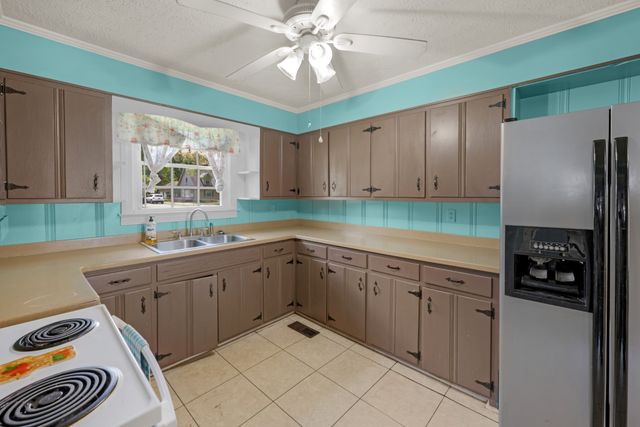 813 W Spring St, Lebanon, TN 37087