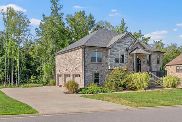 1141 Reda Dr, Clarksville, TN 37042