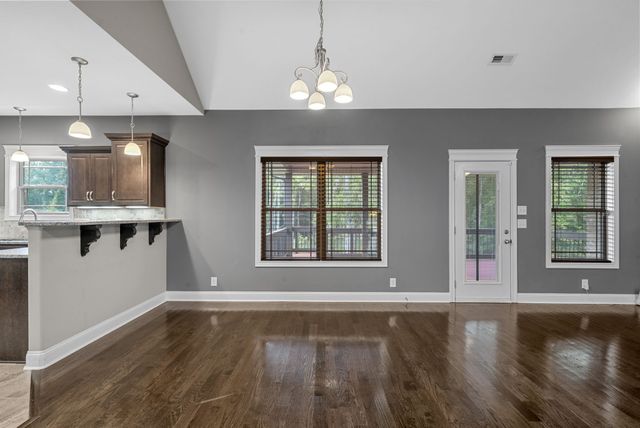 1141 Reda Dr, Clarksville, TN 37042