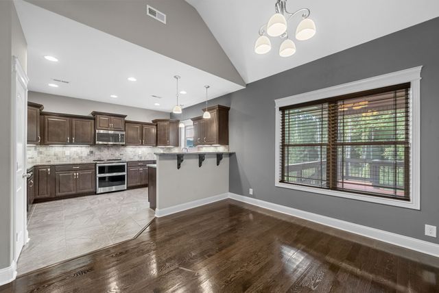 1141 Reda Dr, Clarksville, TN 37042