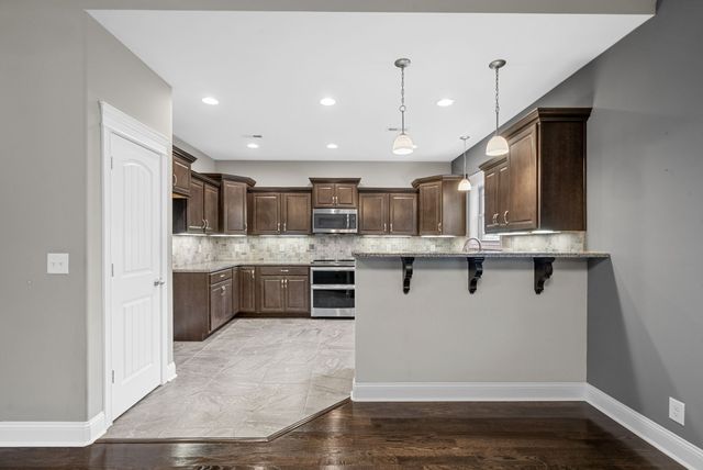 1141 Reda Dr, Clarksville, TN 37042