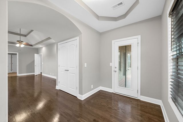 1141 Reda Dr, Clarksville, TN 37042