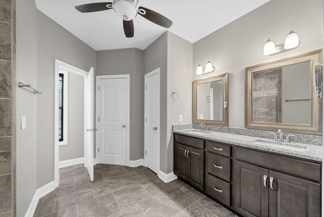 1141 Reda Dr, Clarksville, TN 37042