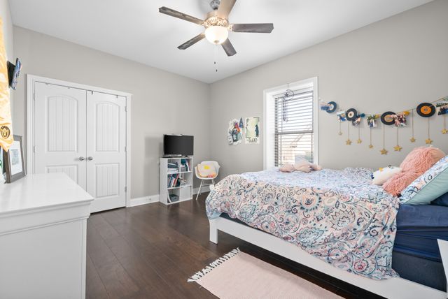 1141 Reda Dr, Clarksville, TN 37042