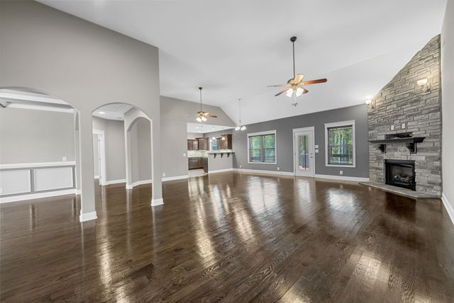 1141 Reda Dr, Clarksville, TN 37042