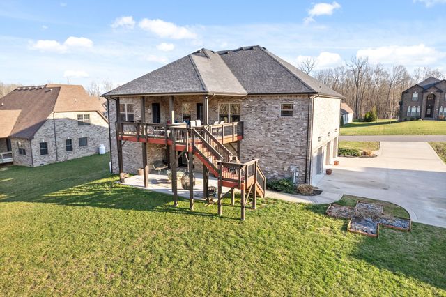 1141 Reda Dr, Clarksville, TN 37042