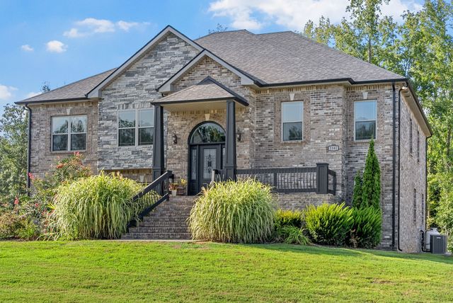 1141 Reda Dr, Clarksville, TN 37042