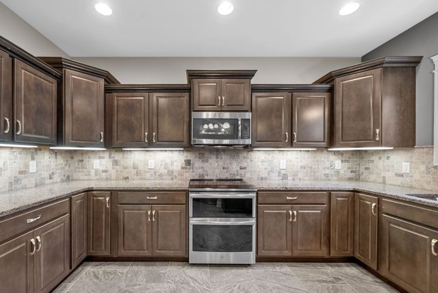 1141 Reda Dr, Clarksville, TN 37042