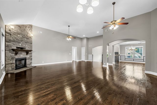 1141 Reda Dr, Clarksville, TN 37042