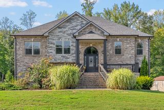1141 Reda Dr, Clarksville, TN 37042