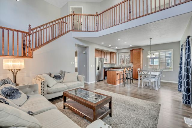 4472 W SILENT RAIN DR, South Jordan, UT 84009