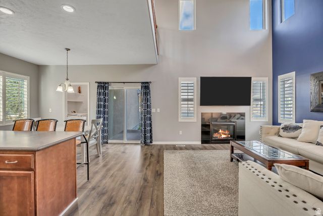 4472 W SILENT RAIN DR, South Jordan, UT 84009