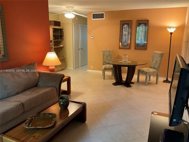 2110 NE 39th St 4B, Fort Lauderdale, FL 33308