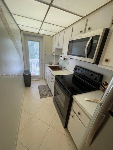 2110 NE 39th St 4B, Fort Lauderdale, FL 33308