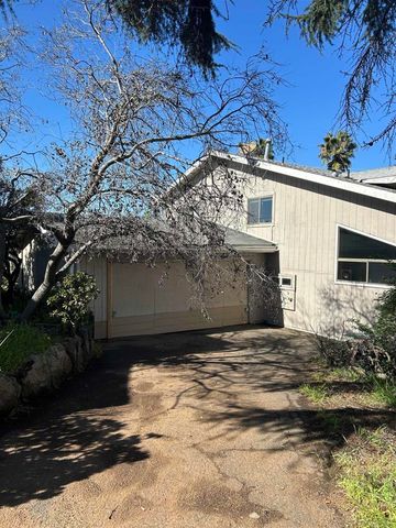 702 704 E Vista Way, Vista, CA 92084