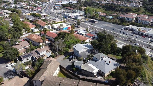 702 704 E Vista Way, Vista, CA 92084