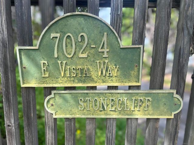 702 704 E Vista Way, Vista, CA 92084