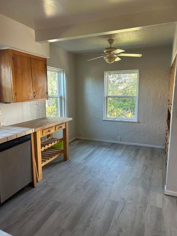 702 704 E Vista Way, Vista, CA 92084