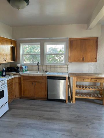 702 704 E Vista Way, Vista, CA 92084