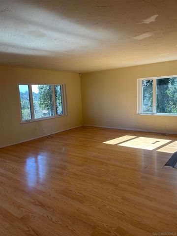 702 704 E Vista Way, Vista, CA 92084