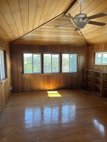 702 704 E Vista Way, Vista, CA 92084