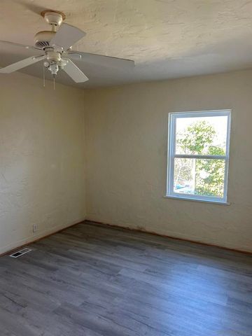 702 704 E Vista Way, Vista, CA 92084