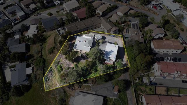 702 704 E Vista Way, Vista, CA 92084
