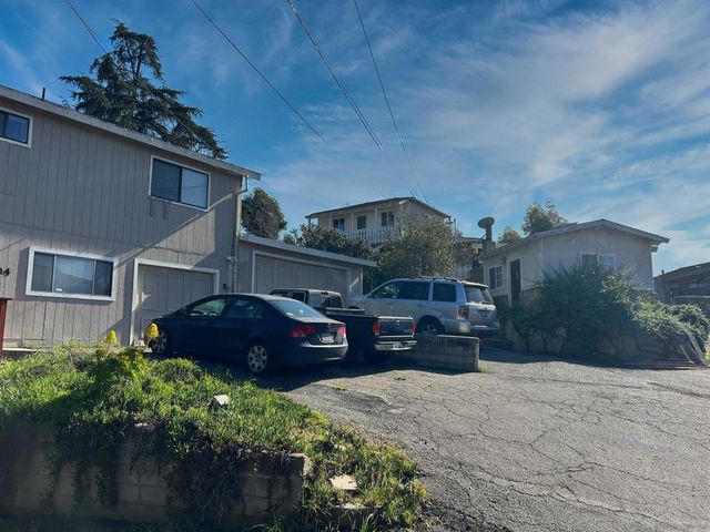 702 704 E Vista Way, Vista, CA 92084