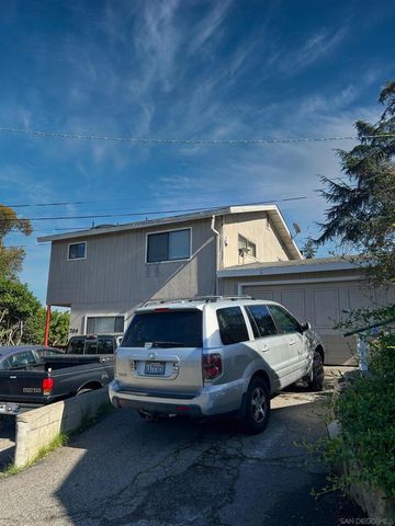 702 704 E Vista Way, Vista, CA 92084