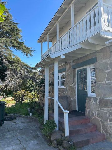 702 704 E Vista Way, Vista, CA 92084