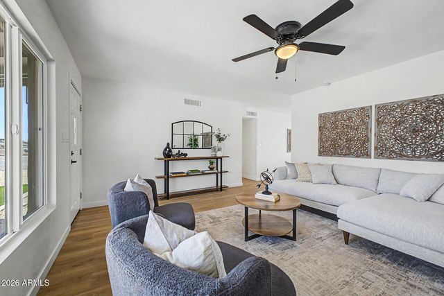 8714 W BECKER Lane, Peoria, AZ 85345