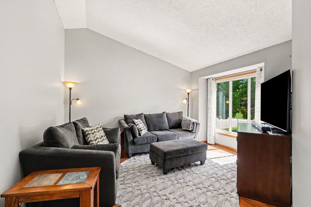 16382 Goodview Trail, Lakeville, MN 55044 — photo 4