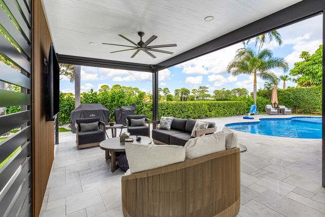 632 Lakewoode Circle W, Delray Beach, FL 33445
