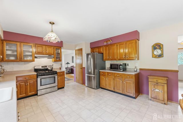18 Nathaniel Street, Monroe, NJ 08831