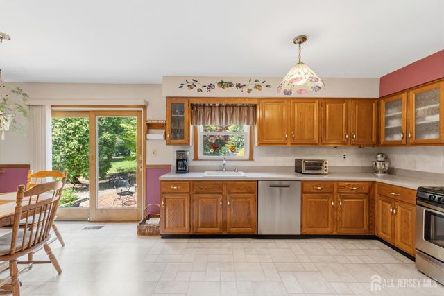 18 Nathaniel Street, Monroe, NJ 08831
