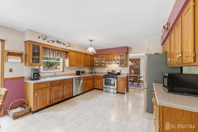18 Nathaniel Street, Monroe, NJ 08831