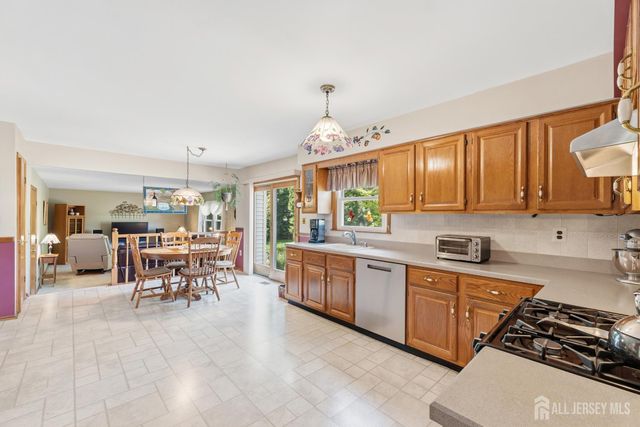 18 Nathaniel Street, Monroe, NJ 08831